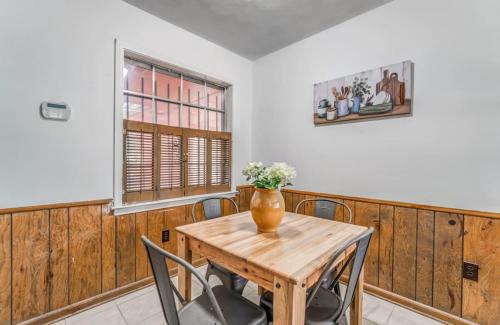 Memphis House | Tulip Tree Cottage