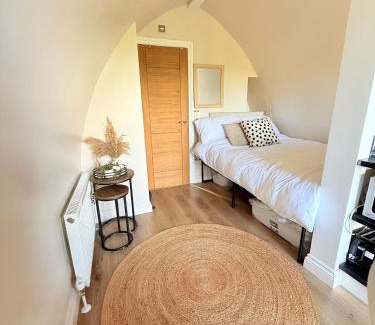 Cwmbach House | Tunnel Cottages at Blaen-nant-y-Groes Farm