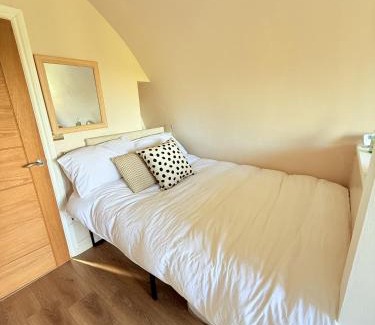 Cwmbach House | Tunnel Cottages at Blaen-nant-y-Groes Farm