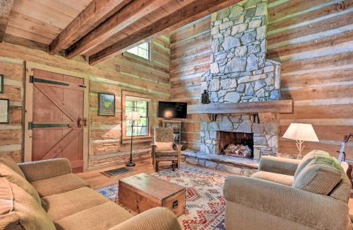 Clyde House | Turkey Hollow Cabin with Stunning Open Views!