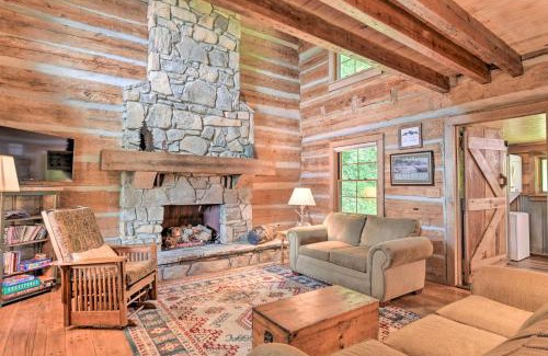 Clyde House | Turkey Hollow Cabin with Stunning Open Views!