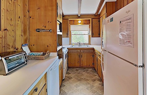 North Litchfield Beach House | Turner's Beach - 1 House from Ocean! Pets Welcome