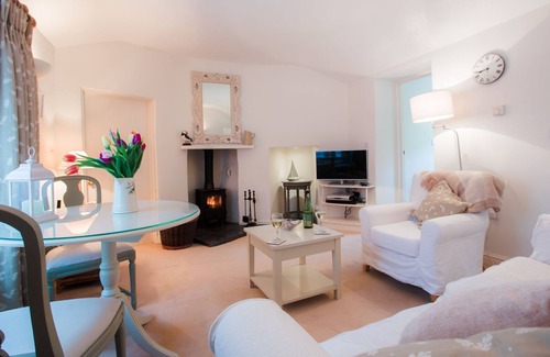 Caerhays Cottage | Turreted gatehouse to the historic Caerhays Castle located on the beach on the south Cornish Coast