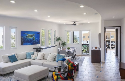 Alfredo V. Bonfil Apartment | Turtle B3 Spacious & Beachside Condo