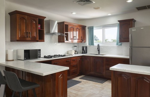 Alfredo V. Bonfil Apartment | Turtle B3 Spacious & Beachside Condo