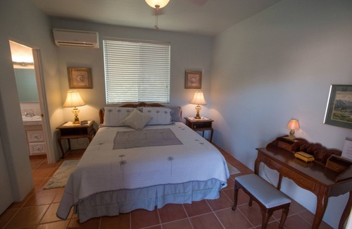Indio Hills Bed & Breakfast | Turtle Back Mesa Bed & Breakfast