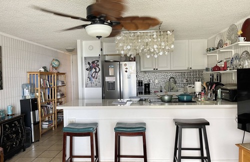 Punaluu Condo | Turtle Beachfront, snorkeling, free parking, wash-dryer in unit, New bigger AC.