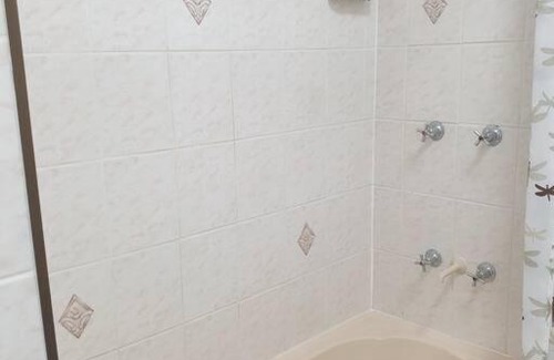 Picnic Bay House | Turtle Cottage Magnetic Island