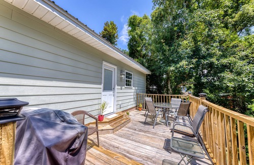 Biloxi House | Turtle Cove Cottage Downtown Ocean Springs! Golf Cart rental available!