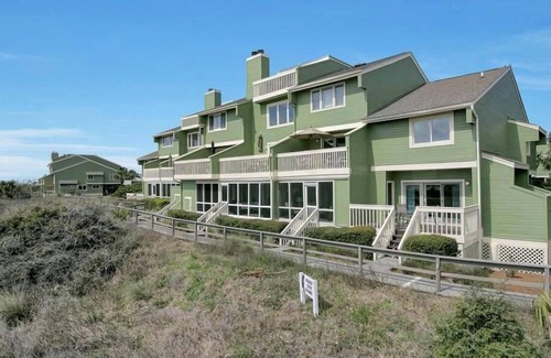 Isle of Palms Villa | Turtle Cove|Oceanfront|Step off Screen Porch Onto the Beach|Renovated|New Listing|Spacious Screen.