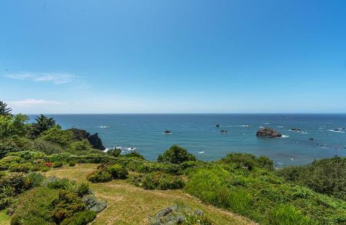 Trinidad Bed & Breakfast | Turtle Rocks Oceanfront Inn