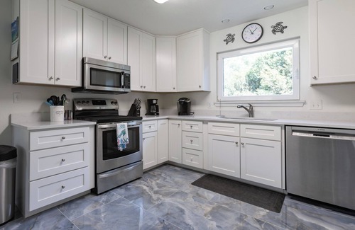 Foley House | Turtle Time Retreat-Fall Stays Are The Best! Game Room, Hot Tub!