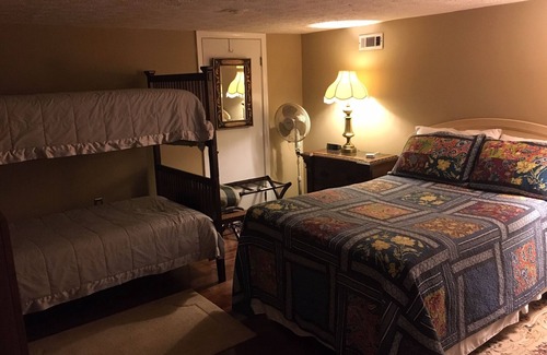 Jefferson Other | TUSCAN FARMHOUSE ON RURAL SHEEP FARM (Sleeps 8)