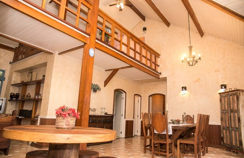 Ibiuna House | Tuscan Villa in Gated Community