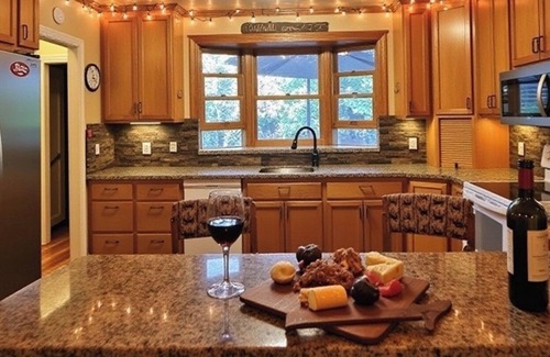 Twain Harte Cabin | Twain Harte Group Cabin: Sleeps 21+, Walk to Town, Lake Access, Pet-Friendly