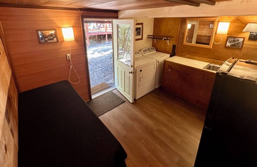 Twain Harte Cabin | Twain Harte Group Cabin: Sleeps 21+, Walk to Town, Lake Access, Pet-Friendly