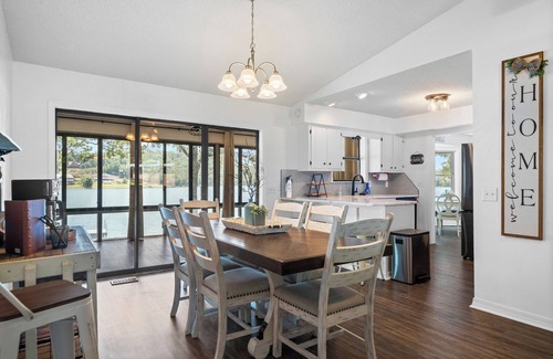 Horseshoe Bend House | Twilight Lodge on Diamond Lake - Waterfront Home