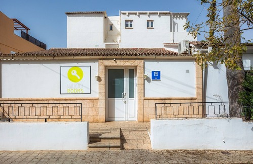 Can Pastilla Apartment | Twin/double room Nº7' with Shared Terrace, Wi-Fi and Air Conditioning