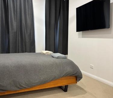 Broken Hill Apartment | Twin Ensuite Lux CBD apartment