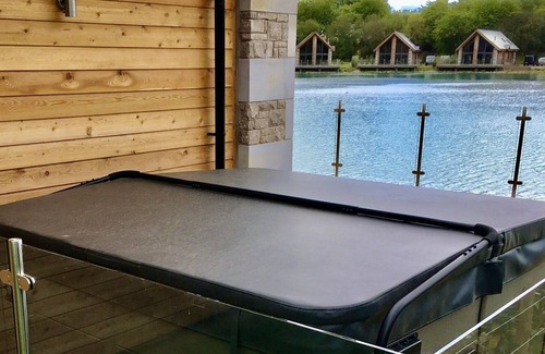 Tewitfield House | Twin Lakes Country Club is a development of stunning lakeside lodges