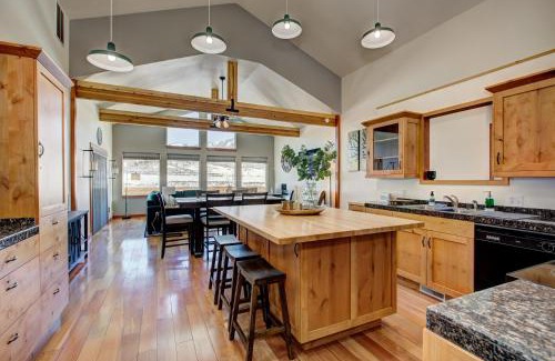 Boise House | Twin Pines Cabin in Wilderness Ranch on Hwy 21, AMAZING Views, 20 ft ceilings, fully fenced yard, pet friendly, , Go paddle boarding at Lucky Peak, or snowshoeing in Idaho City and take in the hot springs, sleeps 10!