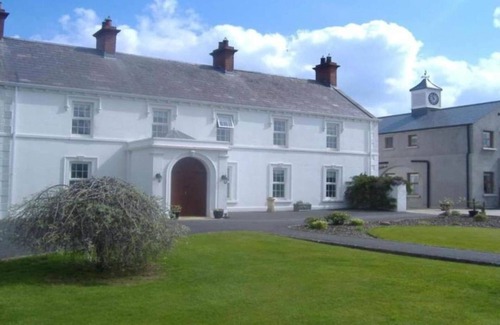 Craigavon Apartment | Twin Room ensuite near Hillsborough Palaces