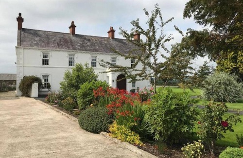 Craigavon Apartment | Twin Room ensuite near Hillsborough Palaces