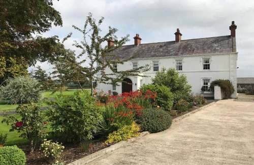 Craigavon Apartment | Twin Room ensuite near Hillsborough Palaces