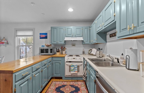 The Point Apartment | Two Bed, Two Bath, two blocks from water, downtown Newport summer rental.