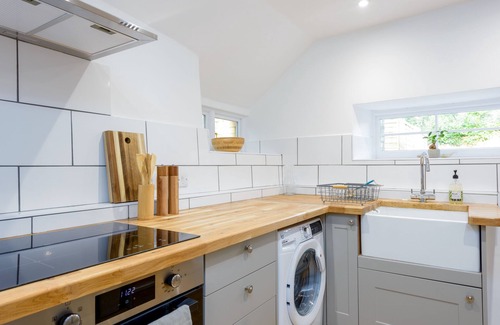 New Forest District Cottage | Two bedroom Cottage walled garden