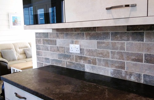 Filey House | Two bedroom cottage, sleeps 4, light and modern decor - Gym & Pool free- no pets