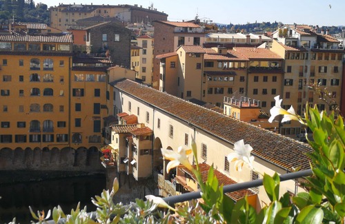Oltrarno Apartment | TWO BEDROOM LOFT NEAR PONTE VECCHIO/OLD BRIDGE WITH FREE BREAKFAST ITEMS OFFERED
