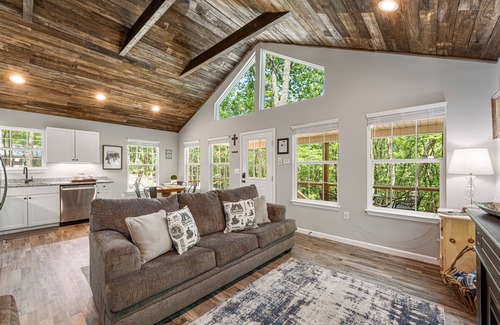 Fort Payne Cabin | Two Cabins on 92 acres beside DeSoto State Park | Fast Wi-Fi | Dog Friendly