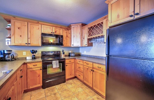 Two Harbors Condo | Two Harbors Superior Lakefront 2BR | Pool | Hot Tub & Sauna | EV Charger