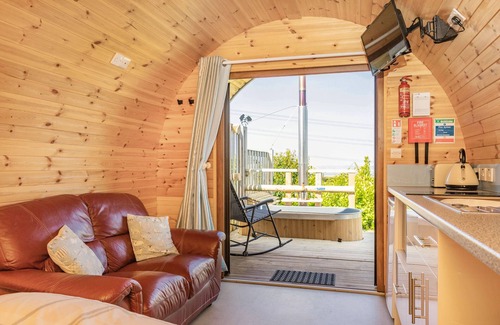 Oakenholt Cottage | TWO HOOTS, romantic, character holiday cottage in Northop