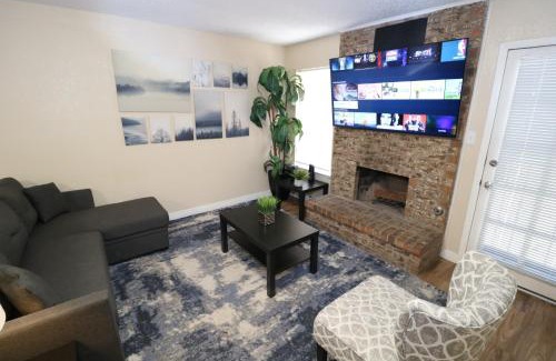 Biggs Field House | Two king, Cozy & Comfy!