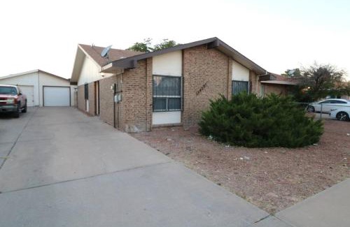 Biggs Field House | Two king, Cozy & Comfy!