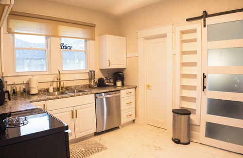 Birmingham House | Two levels of entertainment!