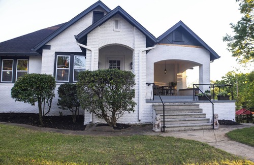 Birmingham House | Two levels of entertainment!