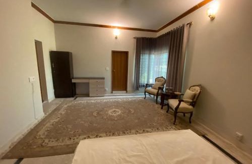 F-7 Sector House | Two minutes walk from jinnah super market, Islamabad