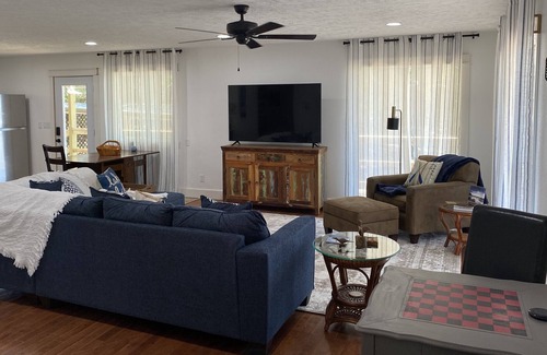 Lakeview House | Two Seperate Living Areas with Views of Bull Shoals Lake and Dam