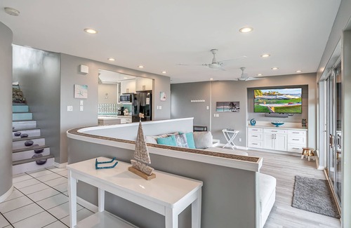 Kaneohe House | Two-story ocean view home with a furnished patio & deck, washer/dryer, & AC