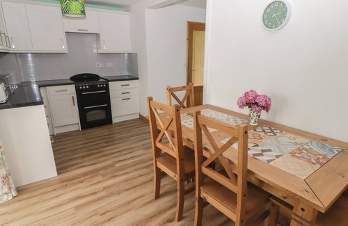 Efailwen Cottage | TY BECA, pet friendly, with a garden in Narberth