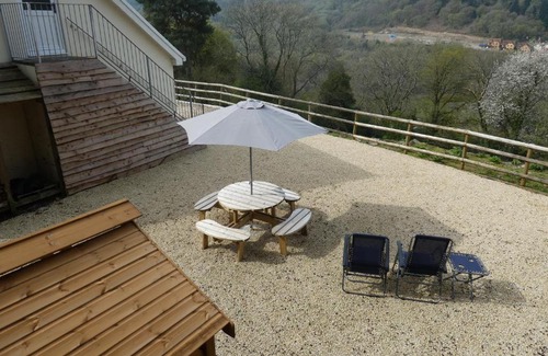 Ynysddu House | Ty Coppi Holiday Cottage