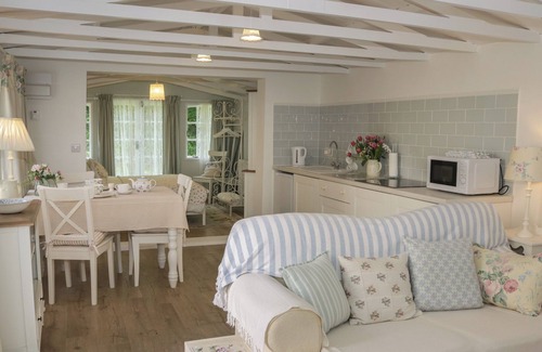 Holywell Cottage | TY HAFAN, romantic, with a garden in Mostyn