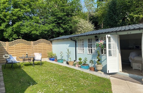 Holywell Cottage | TY HAFAN, romantic, with a garden in Mostyn