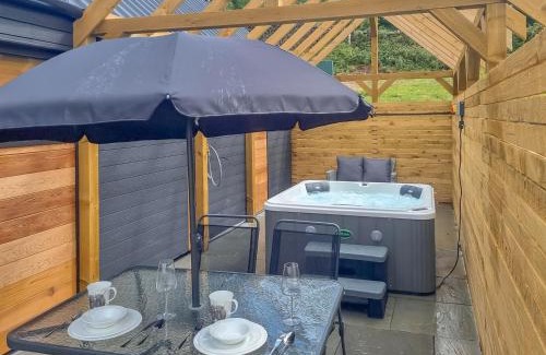 Kendal House | Tyan - Uk49354