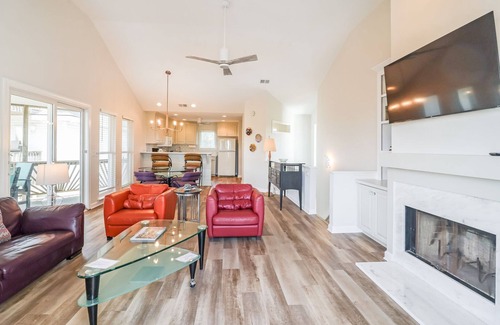 Tybee Island House | Tybee Island townhome w/ocean views, screened porch & next to the Post Theater