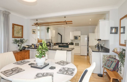 Penmaenmawr Cottage | TYDDYN AP IFAN, pet friendly, country holiday cottage in Penmaenmawr