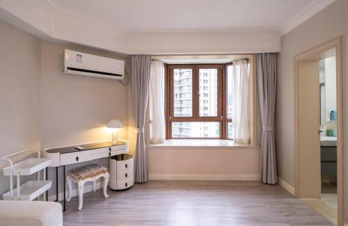 Gubei Apartment | Tyms Stylish 1BR APT Gubei Garden
